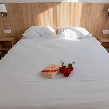 Aux Lys De Chablis Hotel Ngoại thất bức ảnh